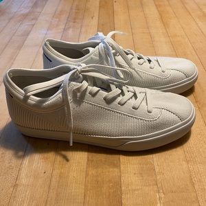 Rothys the Lace Up sneaker in bright white size 9